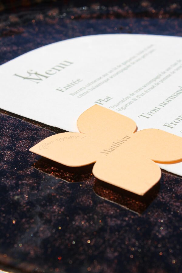 Menu et marque-places de mariage collection Olirose